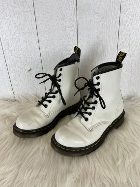 Boots Ankle Flats By Dr Martens In White, Size: 6.5