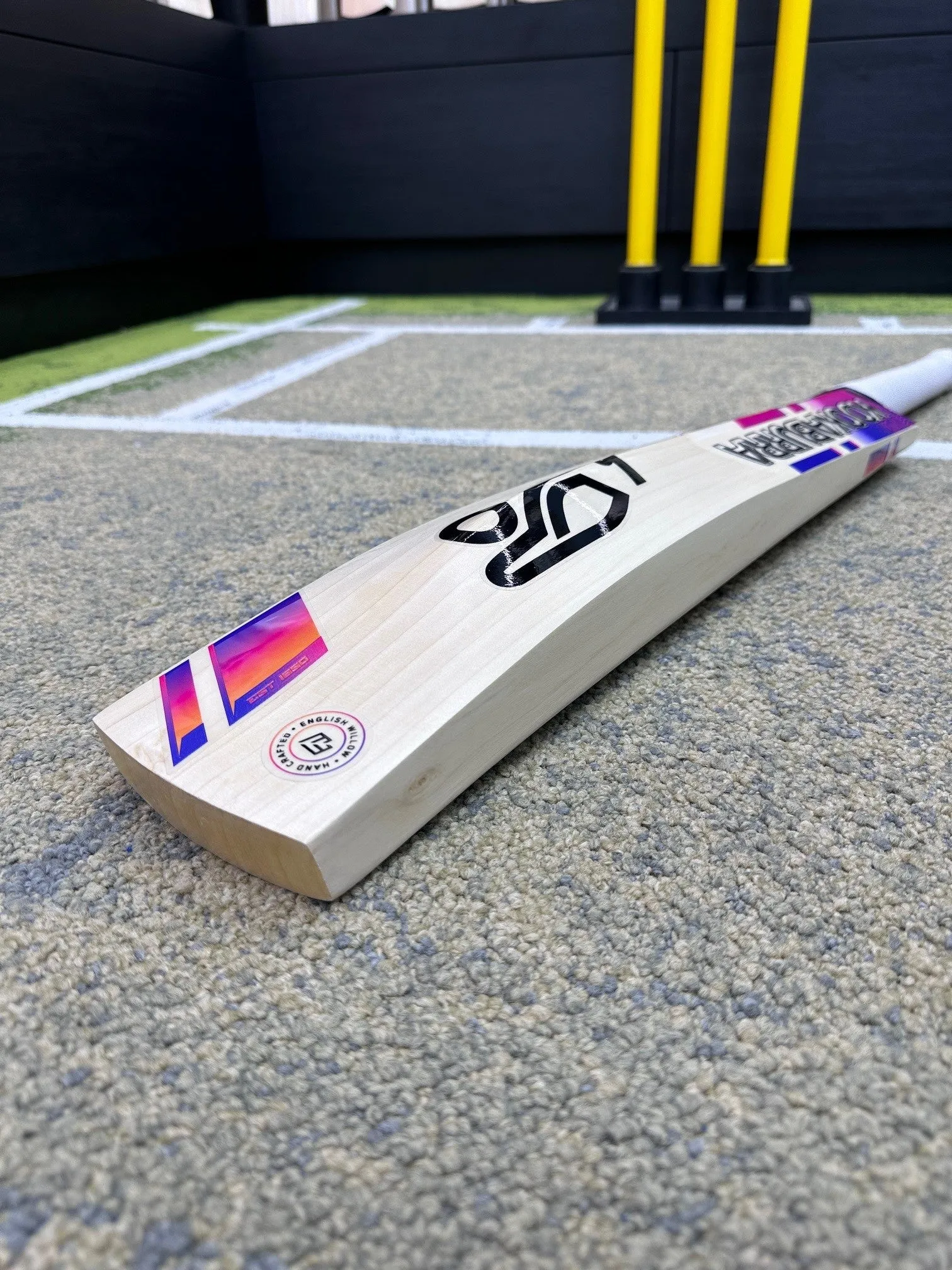 Kookaburra Aura Players Edition Bat