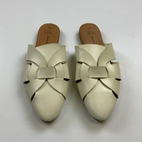 Sandals Flats By Time And Tru In White, Size: 7.5